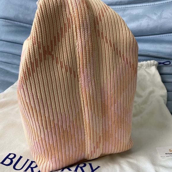 Burberry Medium Peggy Checked Duffle Tote Bag - Picture 5 of 14